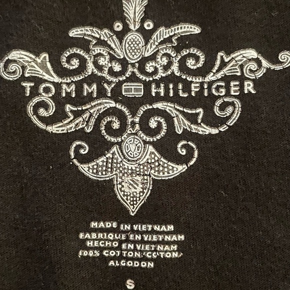Tommy Hilfiger woman’s black short sleeve top w/sequin motif, size small - Picture 3 of 8